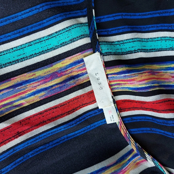 Lush Short Sleeve Striped Wrap Crop Top XL - Picture 5 of 7